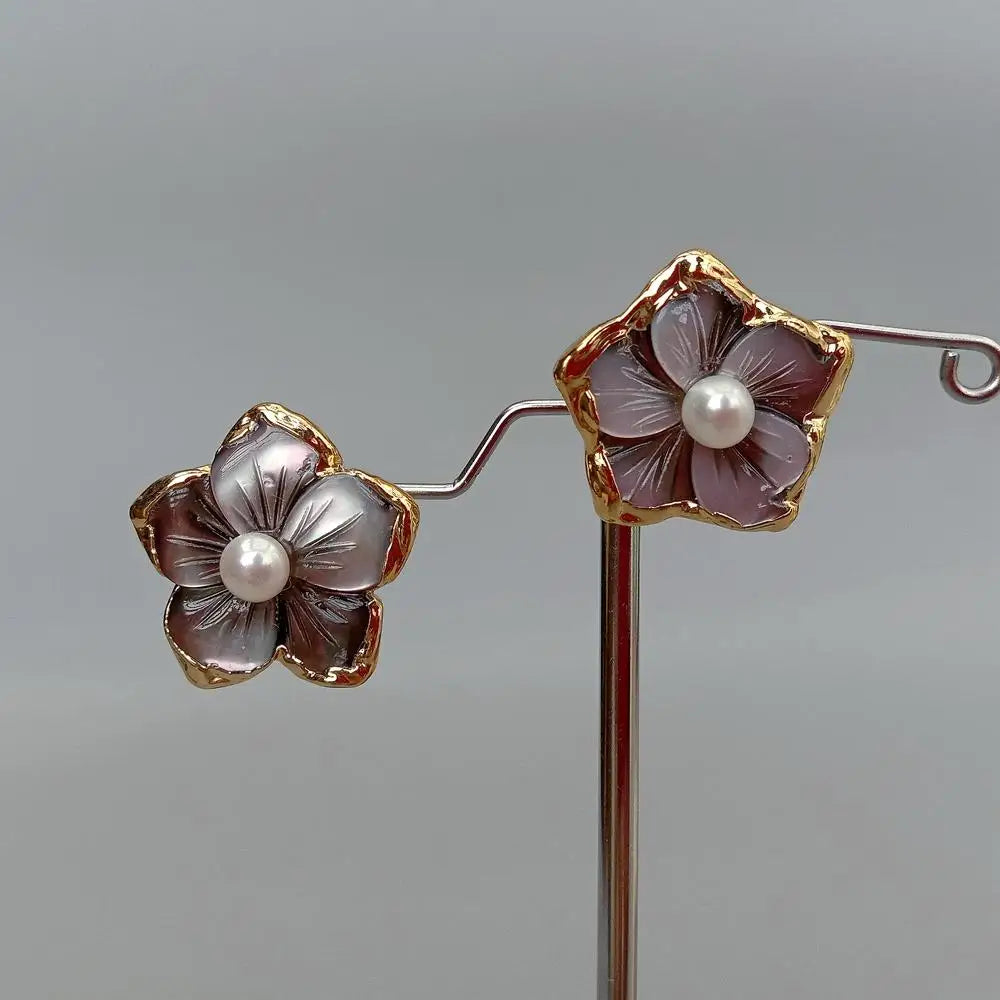 Natural sea shell carved flower White Pearll stud earrings For Women Piercing Earrings