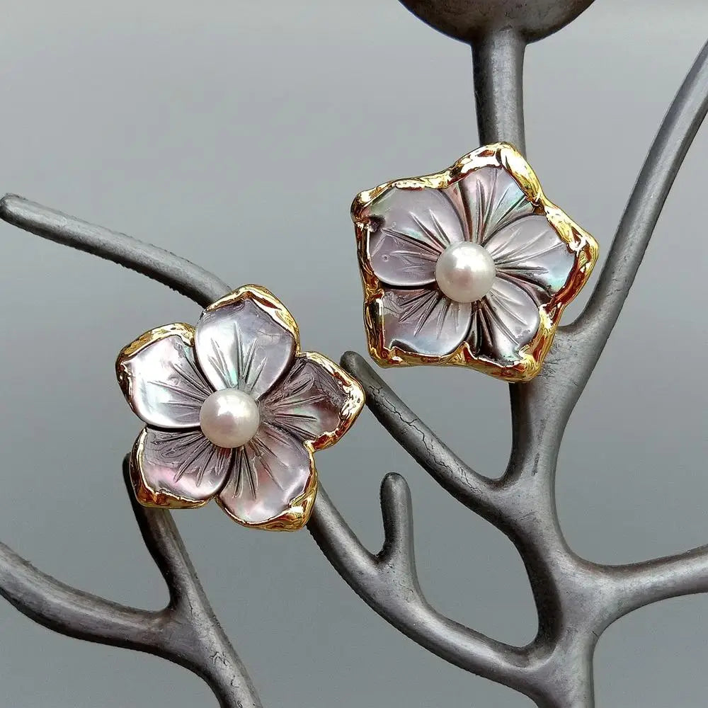 Natural sea shell carved flower White Pearll stud earrings For Women Piercing Earrings