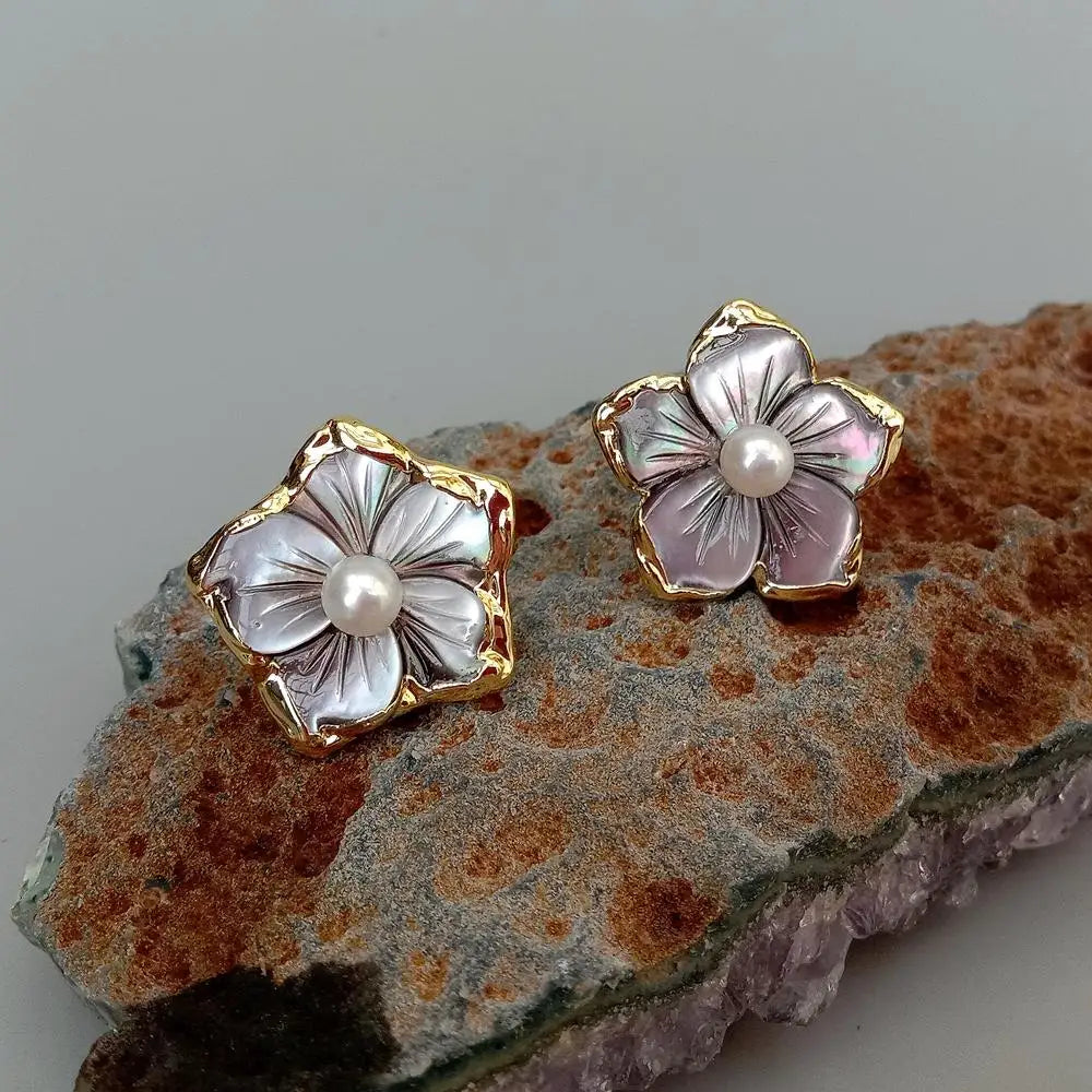 Natural sea shell carved flower White Pearll stud earrings For Women Piercing Earrings