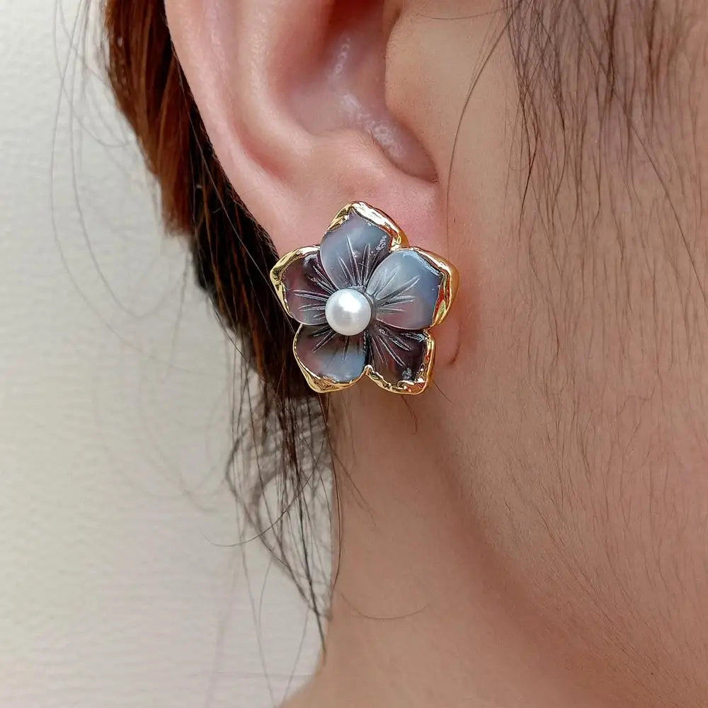 Natural sea shell carved flower White Pearll stud earrings For Women Piercing Earrings